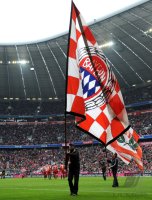 Fussball 1. Bundesliga : Fahnentraeger des FC Bayern Muenchen vor dem Spiel in der Allianz Arena