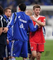 Fussball 1. Bundesliga: Kevin Kuranyi (li., Schalke) mit Thomas Mueller (re., FCB)