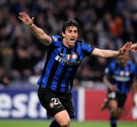 FUSSBALL  International CHL 09/10: JUBEL Diego Milito (Inter)