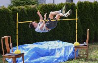 Leichtathletik: Hochspringer Lukas Gaertner (TV Rottenburg) trainiert im eigenen Garten