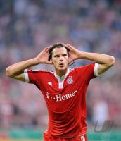 Fussball DFB Pokal : JUBEL Daniel van Buyten (FCB)