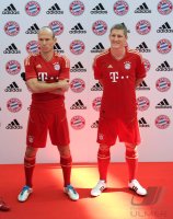 Fussball 1. Bundesliga : Arjen Robben, Bastian Schweinsteiger (v.li., FC Bayern Muenchen)