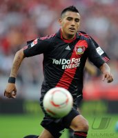 Fussball: 1. Bundesliga Saison 2010/2011: Leverkusen, VIDAL Einzelaktion