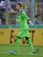 Fussball DFB Pokal 2. Runde 13/14: Torwart Thorsten Kirschbaum (VfB Stuttgart)
