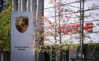Werbeschild des Porsche Zentrum Stuttgart