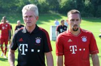 Fussball 1. Bundesliga 2010/2011:  Trainer Jupp Heynckes  (li.) und Franck Ribery (FC Bayern Muenchen)