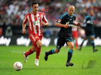 Fussball Supercup: Diego Contento (li, FC Bayern Muenchen) gegen Peer Kluge (re, FC Schalke 04)