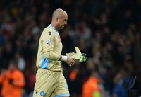 FUSSBALL  CHL  Saison 2013/2014: Torwart Pepe Reina (SSC Neapel)