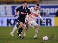 Fussball 1. Bundesliga : Mato Jajalo (li, 1. FC Koeln) gegen Timo Gebhart (re, VfB Stuttgart)