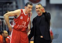 Basketball 1. Bundesliga 2011/2012:  Aleksandar NADJFEJI (li,) mit Trainer Dirk Bauermann (FC Bayern Muenchen)