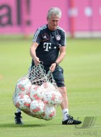 Fussball 1. Bundesliga 12/13: Training beim FC Bayern Muenchen