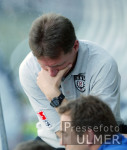 FUSSBALL  Spielszene SSV Reutlingen  -  Karlsruher SC SSV Trainer Frank Wormuth ; enttuscht!!