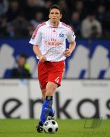 FUSSBALL 1. BUNDESLIGA: Hamburg, REINHARDT Einzelaktion