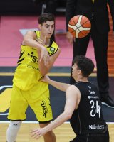 Barmer 2. Basketball Bundesliga  18/19: Tigers Tuebingen - Nuernberg Falcons BC