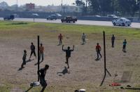 FUSSBALL WM 2010  Kinder spielen Fussball im Township