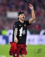 Fussball 1. Bundesliga Saison 21/22: JUBEL FC Bayern Muenchen feiert die 32. Meisterschaft