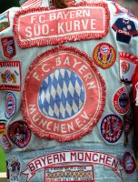 Fussball 1. Bundesliga:  FC Bayern Muenchen Fan mit Kutte
