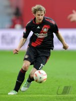 Fussball: 1. Bundesliga Saison 2010/2011: Leverkusen, KIESSLING am Ball
