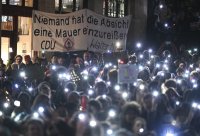 Lichtermeer fuer die Demokratie auf dem Tuebinger Marktplatz
