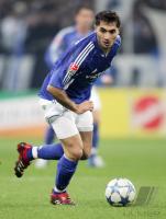 Fussball 1. Bundesliga: Schalke, ALTINTOP Einzelaktion am Ball