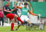 Fussball 1. Bundesliga: Frankfurt - Bremen, Zweikampf