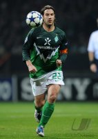Fussball, Champions League, Saison 2010/2011: Bremen, FRINGS am Ball