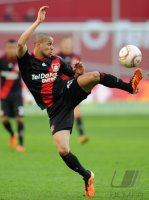 Fussball: 1. Bundesliga Saison 2010/2011: Leverkusen, SAM am Ball