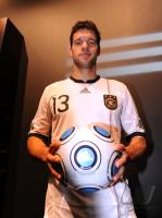 Fussball Nationalmannschaft : ADIDAS WM 2010 Trikot Vorstellung