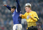 Fussball 1. Bundesliga: Schalke - Wolfsburg, Zweikampf