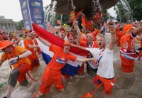 Fussball WM 2006 Holland FANS auf dem Stuttgarter Schlossplatz