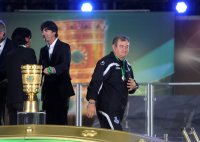 Fussball: DFB Pokal Finale:  Trainer Joachim LOEW (Deutschland)  Enttaeuschung bei Trainer Milan Sasic (MSV Duisburg)