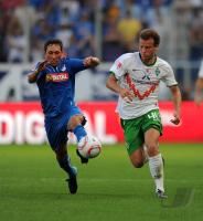 Fussball 1. Bundesliga : Tobias Weis (li, TSG 1899 Hoffenheim) gegen Philipp Bargfrede (re, SV Werder Bremen)