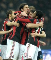 FUSSBALL SERIE A:  Zlatan Ibrahimovic, Mark Van Bommel, Robinho (v. li., AC Mailand)