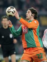 Fussball 1. Bundesliga: Bremen, FRINGS Einzelaktion am Ball