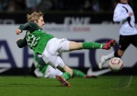 Fussball: 1. Bundesliga Saison 2010/2011: Bremen, MARIN am Ball