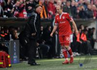 FUSSBALL  International CHL 09/10: Arjen Robben (FCB) nach seiner Auswechslung sauer auf Trainer Louis van Gaal (FCB)