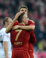 Fussball 1. Bundesliga, Saison 2012/2013:  Jubel nach dem Tor zum 3:0 Franck Ribery und Thomas Mueller (v. li., FC Bayern Muenchen)