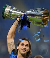 FUSSBALL SERIE A: Inter Mailand, IBRAHIMOVIC jubelt mit dem Supercup