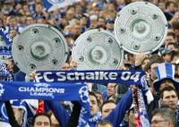 Fussball 1. Bundesliga: S04, Fans mit Meisterschalen