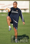 Fussball Trainingslager Real Madrid - Zidane fixiert den Ball
