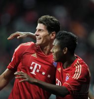 Fussball 1. Bundesliga, Saison 2011/2012:  JUBEL Mario Gomez (FC Bayern Muenchen) und David Alaba (FC Bayern Muenchen)