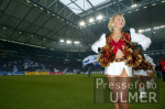Die Cheerleader Pyromaniacs von Rhein Fire in der Arena auf Schalke