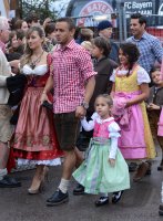 FUSSBALL 1. BUNDESLIGA:  Rafinha mit Frau und Kind