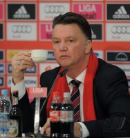 Fussball DFB Pokal 10/11 :  Trainer Louis van Gaal (FC Bayern Muenchen)