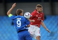 Fussball U21-Europameisterschaft 2011:  Rurik Gislason (li, Island) gegen Gaetano Berardi (re, Schweiz)