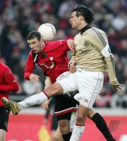 Fussball 1. Bundesliga: Hannover - Bayern, Zweikampf