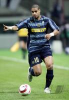 Fussball CL: Mailand, ADRIANO Einzelaktion am Ball