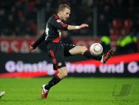Fussball: 1. Bundesliga Saison 2010/2011: Leverkusen, KADLEC am Ball