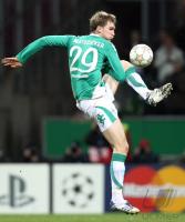 Fussball, Champions League: Werder Bremen MERTESACKER Einzelaktion