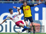 Fussball 1. Bundesliga: Hamburger SV - Dortmund, Zweikampf